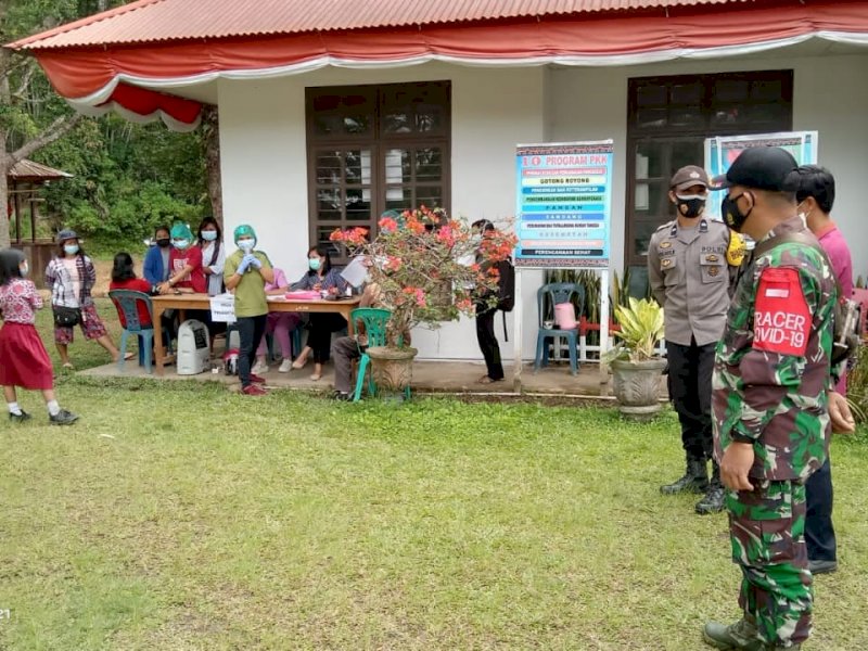 Vaksinasi Covid-19 di Kecamatan Rindingallo.