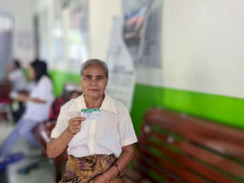  Agustina Pali 66 tahun menderita penyakit asam urat