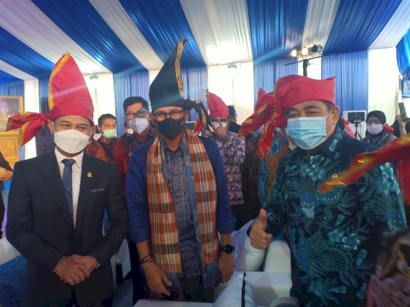 Bupati Sidrap Dollah Mando bersama Menparekraf Sandiaga Uno. (Ist)