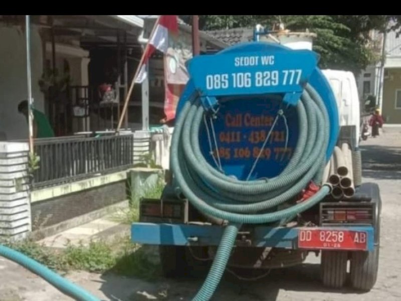 Dinas PU Makassar Lakukan Pelayanan Penyedotan Lumpur dan Tinja untuk Warga