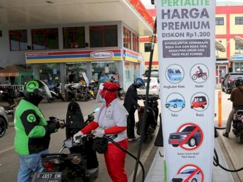 Aktivitas di salah satu SPBU di Makassar