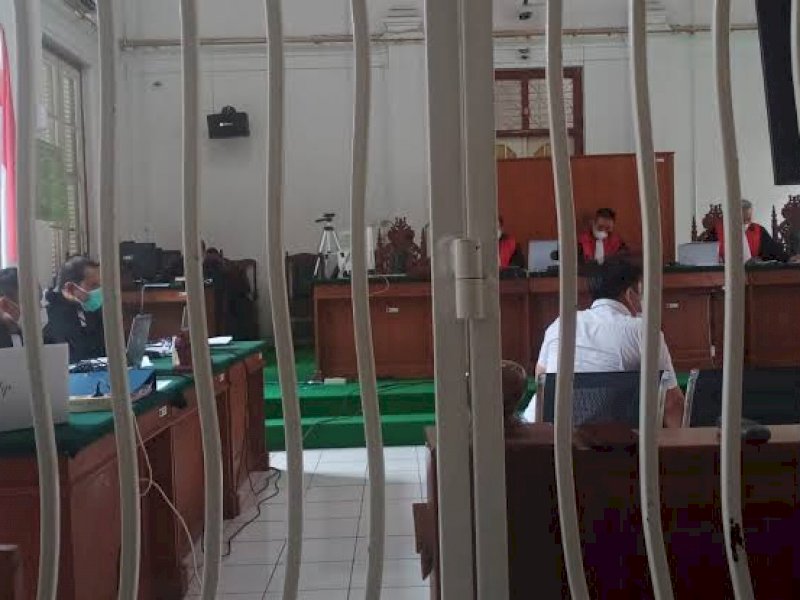 Suasana sidang terdakwa Nurdin Abdullah dan Edy Rahmat di Pengadilan Tipikor Makassar, Kamis (09/09/2021). (Foto: Supriadi)