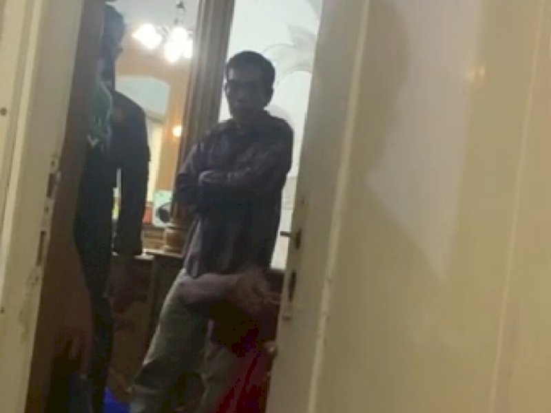 Potongan video pembongkaran kamar di rujab Gubernur Sulsel.