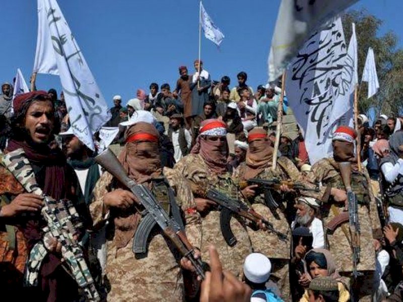 Pasukan Taliban menguasai Kota Kabul sejak Minggu dan menduduki Istana Presiden. 