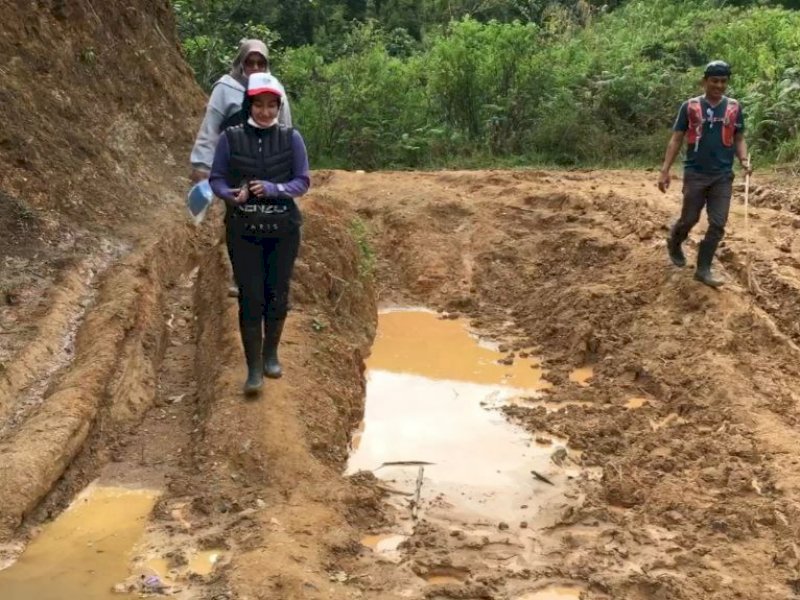 Indah saat mengunjungi Kecamatan Seko.
