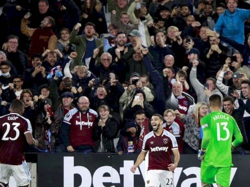 West Ham United mengalahkan Man City lewat adu penalti.