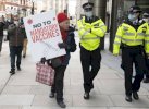 Demonstrasi Antivaksin di London Ricuh, 4 Polisi Luka