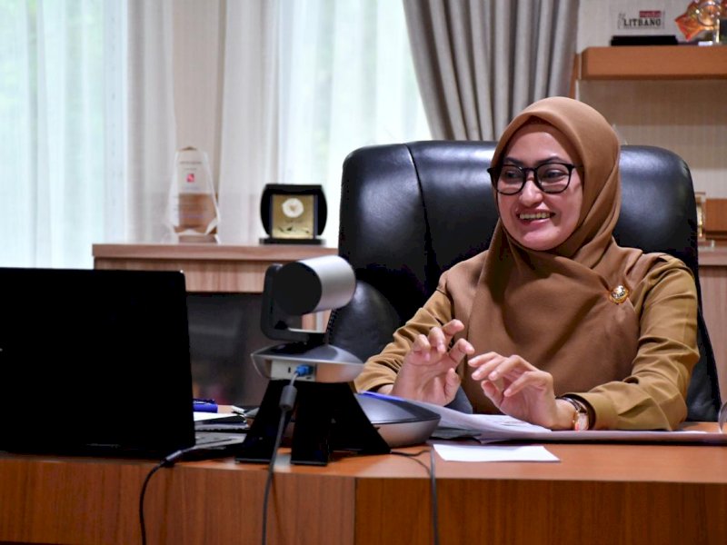 Bupati Lutra, Indah Putri Indriani.