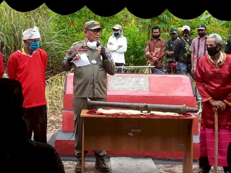 Bupati Malra, Thaher Hanubun menyelesaikan konflik antar desa di Kei Kecil Barat.