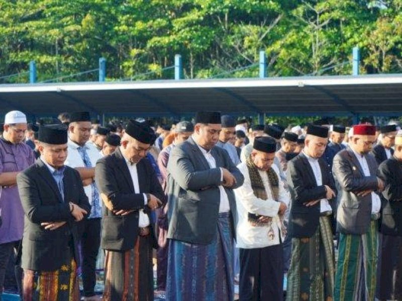 Bupati Maros Salat Idul Fitri di Lapangan Pallantikang