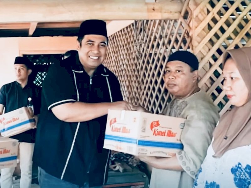 Chaidir Syam serahkan bantuan zakat maal untuk warga Dusun Ara