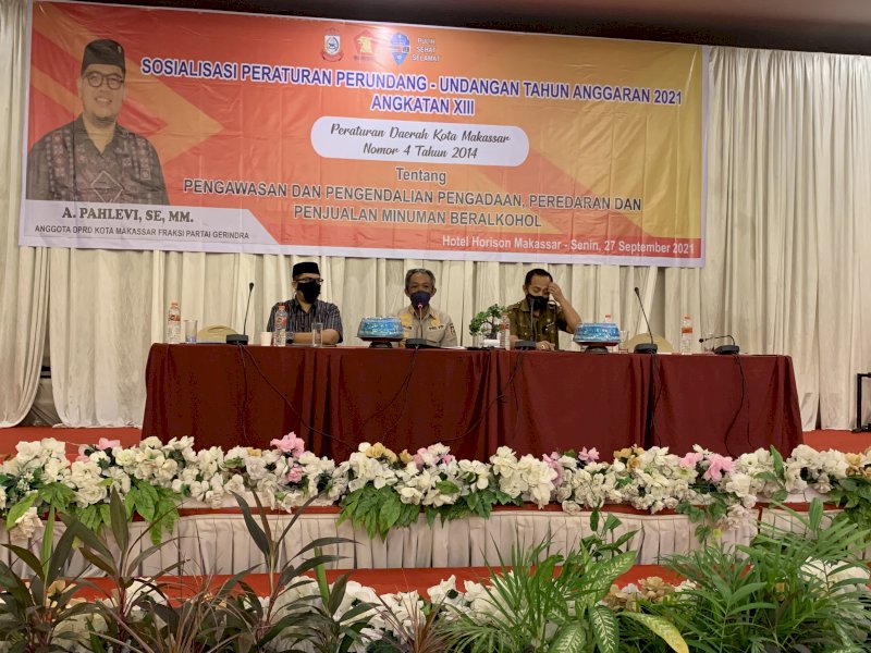 Andi Pahlevi saat menggelar Sosialisasi Perda nomor 4 tahun 2014 di Hotel Horison Makassar.