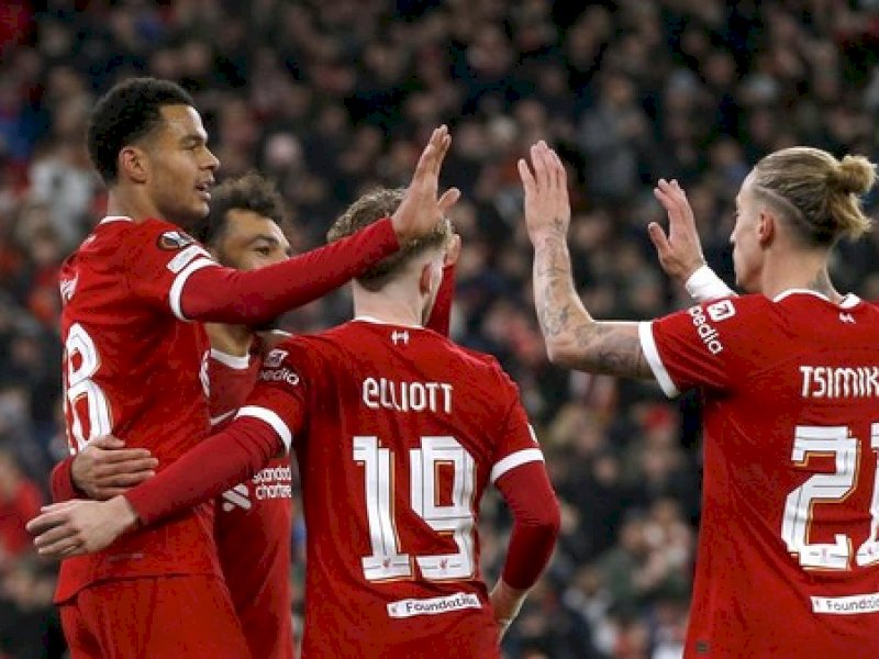 Pemain Liverpool merayakan gol ke gawang LASK. (int) 