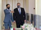Pompeo Pakai Masker Bendera AS, Jokowi Hitam, Kenapa Bukan Merah Putih?