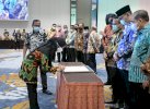 Bupati Lutra Dikukuhkan Jadi Dewan Pembina AAIPI 2021-2024