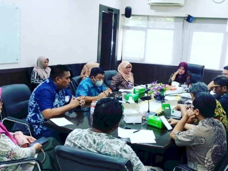 Kepala Dinas Pekerjaan Umum Kota Makassar Zuhaelsi Zubir memimpin rapat perdana di jajaran Dinas PU Makassar, Kamis (6/1/2022).