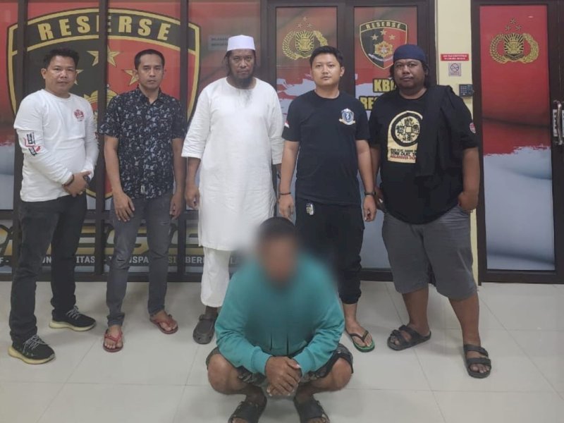 Terduga pelaku yang diamankan di Mapolres Bone setelah menyerahkan diri. (Foto: IST)