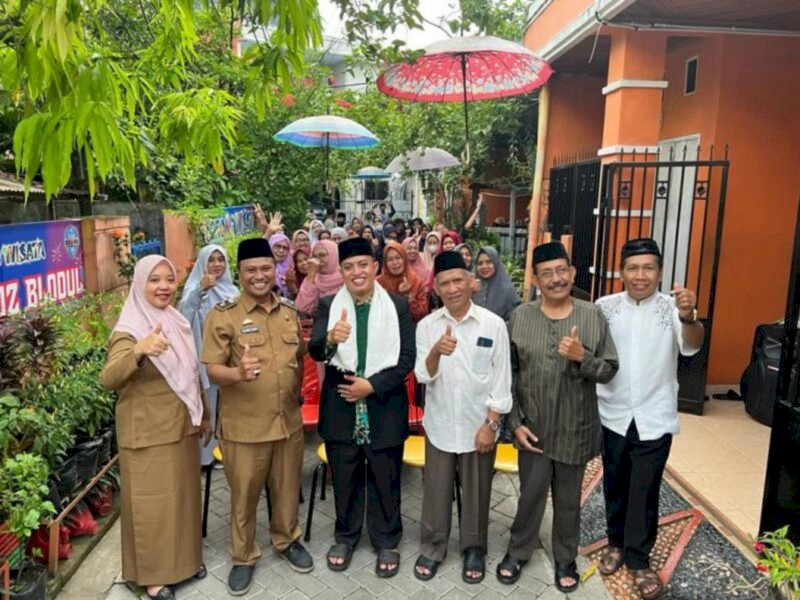 Silaturahmi di Longwis, Dinas PU Makassar Bagi Sembako ke Warga