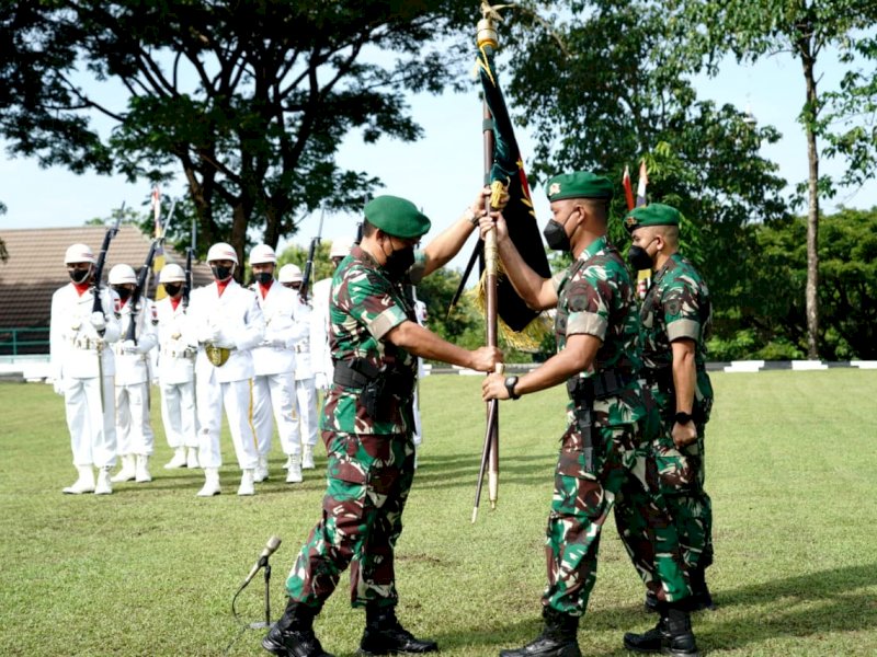 Pangdam Hasanuddin Mayjen TNI Andi Muhammad memimpin sertijab Danbrigif 11/Badik Sakti. (Ist)