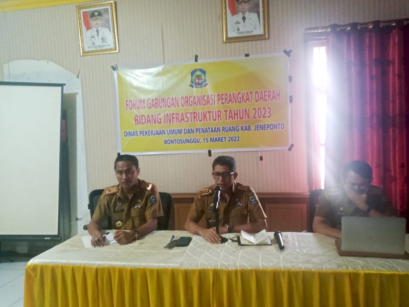 Kadis PUPR Kabupaten Jeneponto Muh Arifin Nur buka kegiatan Forum Gabungan Organisasi Perangkat Daerah Bidang. (Ist)