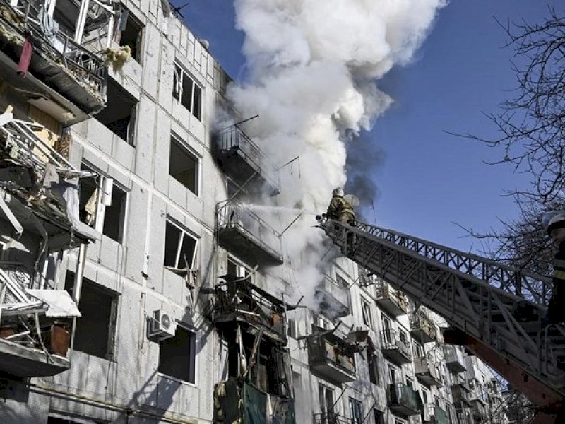 Bangunan di kota Kiev hancur dibombardir militer Rusia. (int)