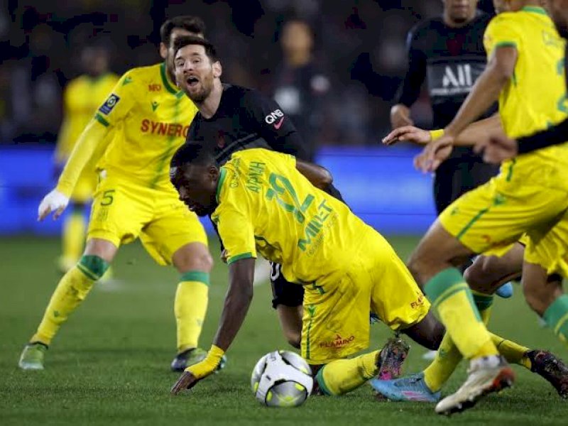 Lionel Messi gagal memberi kemenangan bagi PSG. PSG tumbang 1-3 di kandang Nantes. (int)