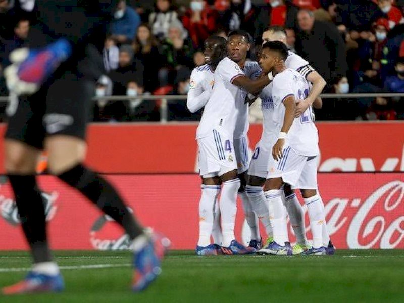 Pemain Real Madrid merayakan gol yang dicetak Karim Benzema ke gawang Mallorca. (int) 