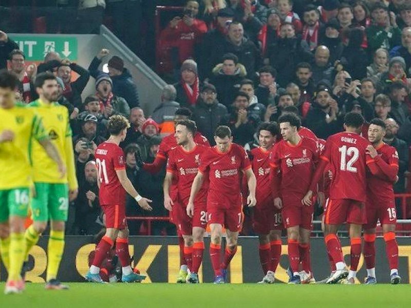 Liverpool melangkah ke perempat final setelah mengalahkan Norwich 2-1. (int)