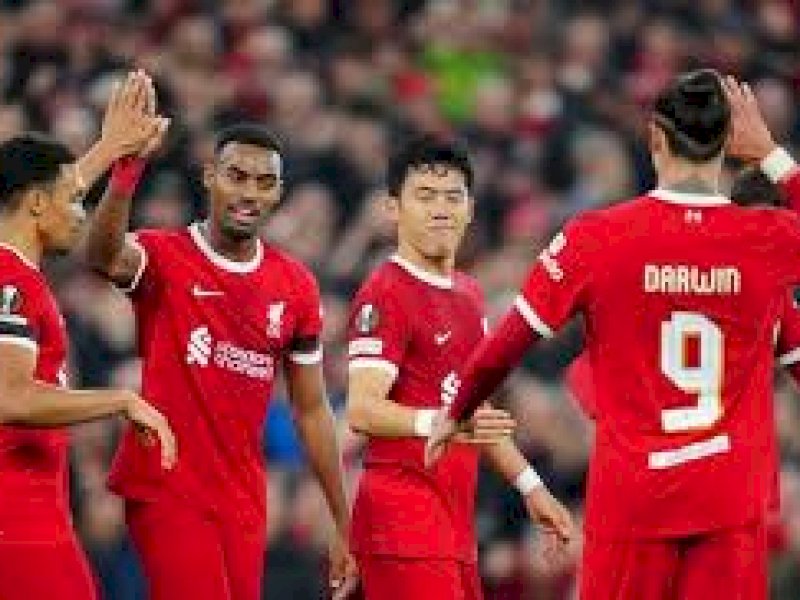 Pemain Liverpool merayakan gol ke gawang Toulouse. (int)