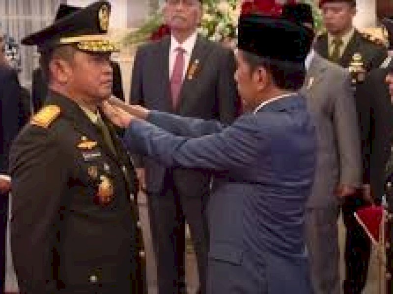 Presiden Joko Widodo (Jokowi) melantik Maruli Simanjuntak sebagai Kepala Staf Angkatan Darat (KSAD).