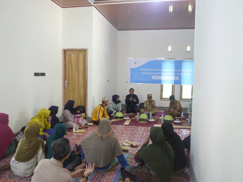 Pelatihan pembuatan nata de coco dan standarisasi pengemasan ikan asap/Ist