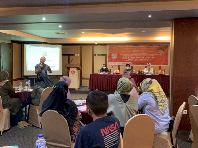 Legislator Anton Paul Goni saat menggelar Sosialisasi Perda.