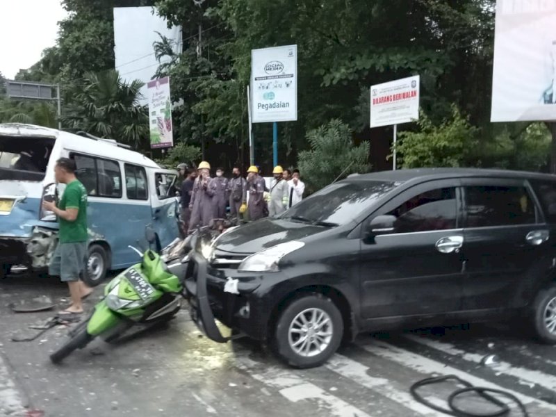 Kecelakaan maut di Balikpapan, menewaskan 4 orang dan puluhan terluka parah. (Ist)
