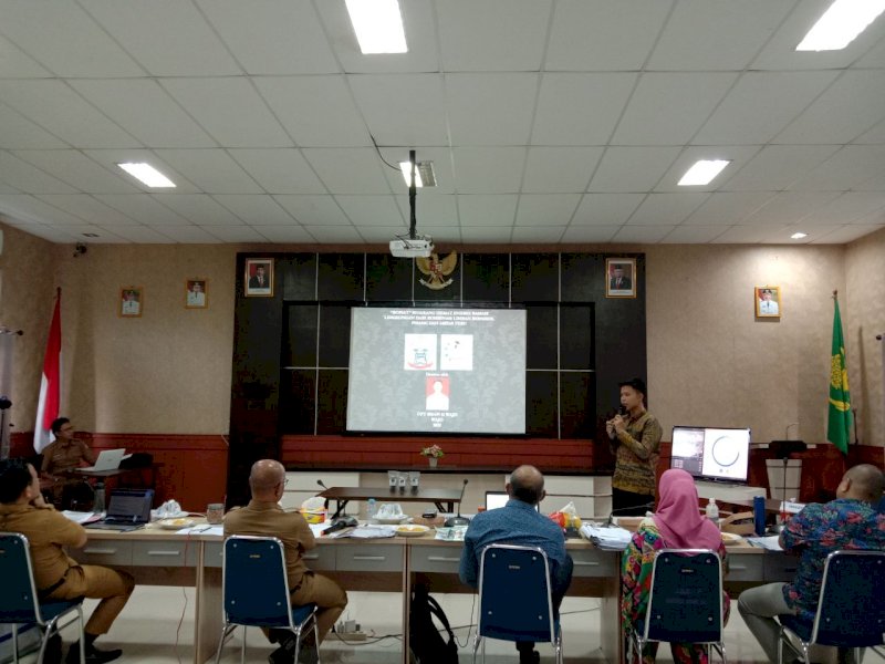 Salah seorang inovator memaparkan ide-idenya dalam lomba inovasi Pemkab Wajo. (Ist)