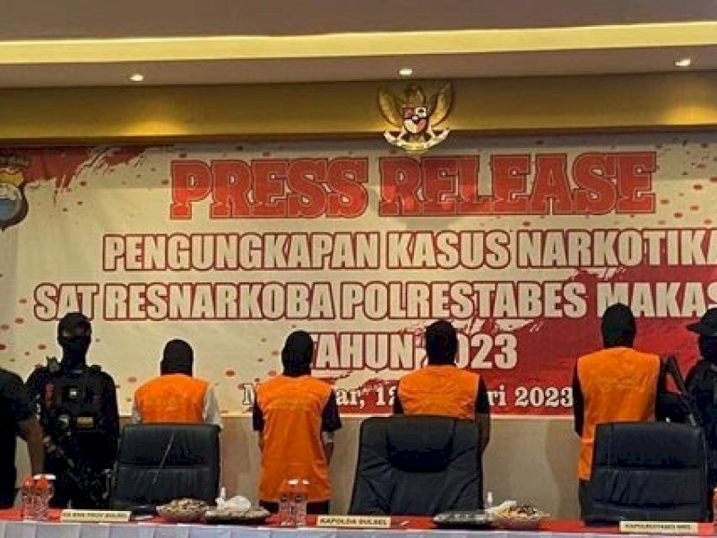 Empat tersangka kasus narkoba yang diamankan Polrestabes Makassar.