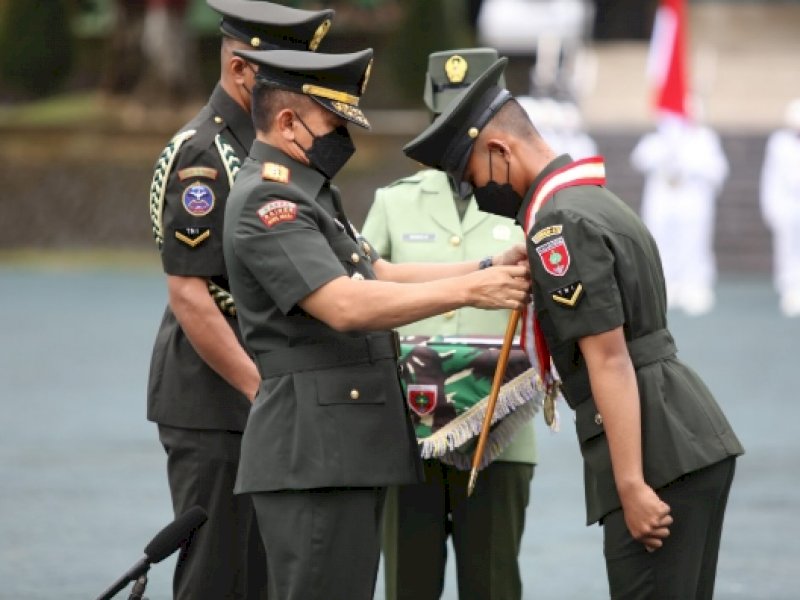 Pangdam XIV/Hasanuddin Mayjen TNI Andi Muhammad melantik 157 prajurit siswa Dikmaba. (Ist)