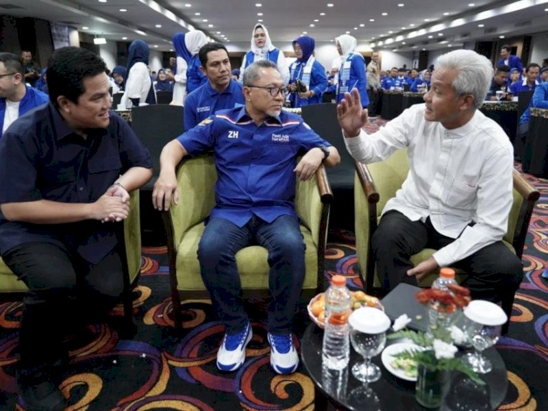 Zulkifli Hasan diapit Ganjar Pranowo dan Erick Thohir. (Int)