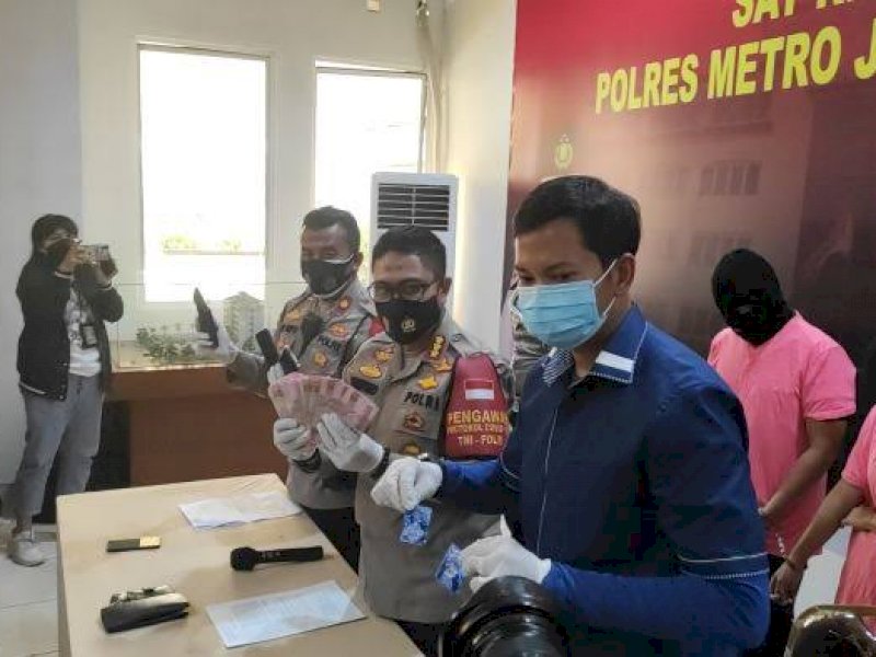 Polres Jakarta Utara merilis kronologi pengungkapan kasus prostitusi online artis.