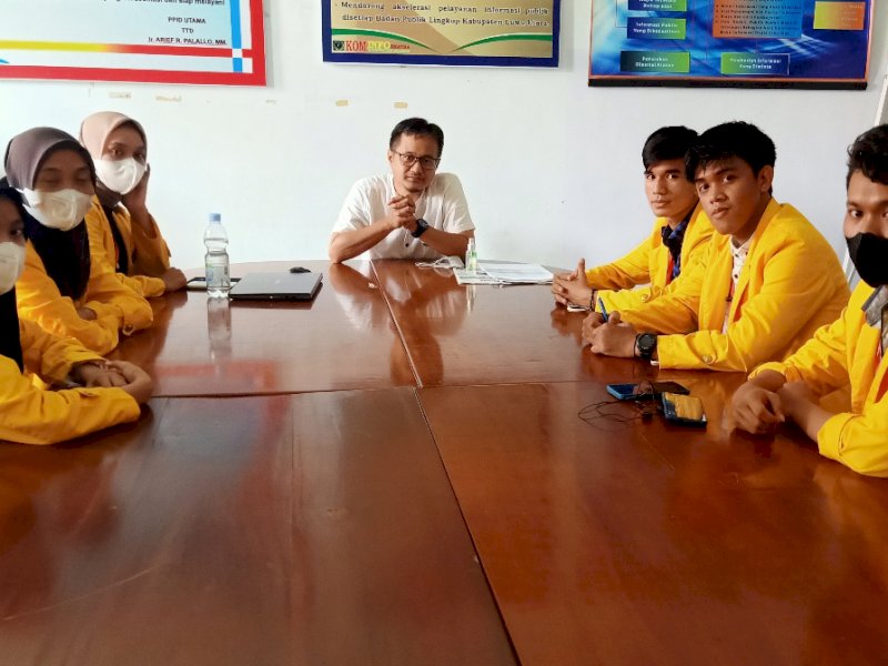 Mahasiswa PDK Uncokro menerima pengarahan hari Rabu (15/6/2022), di Ruang Media Center Kantor Diskominfo SP. 