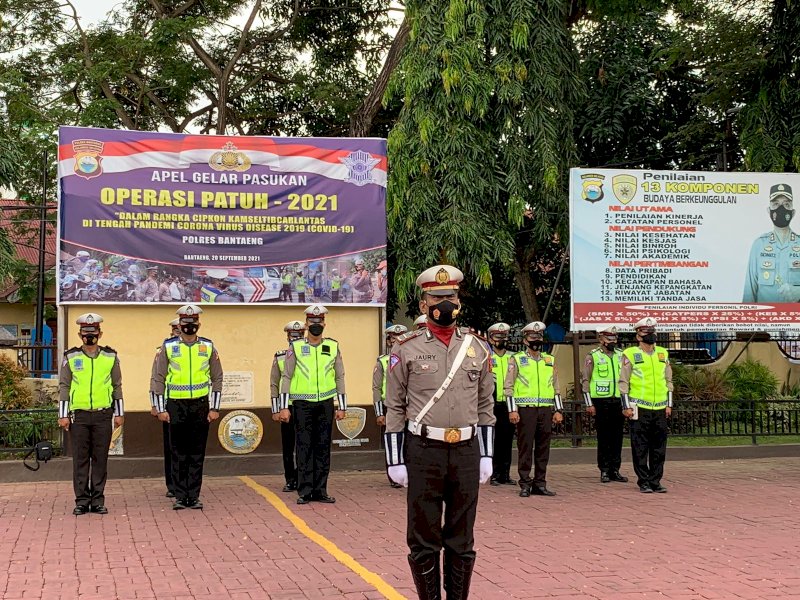 Upacara Gelar Pasukan Operasi Patuh 2021 di Bantaeng.
