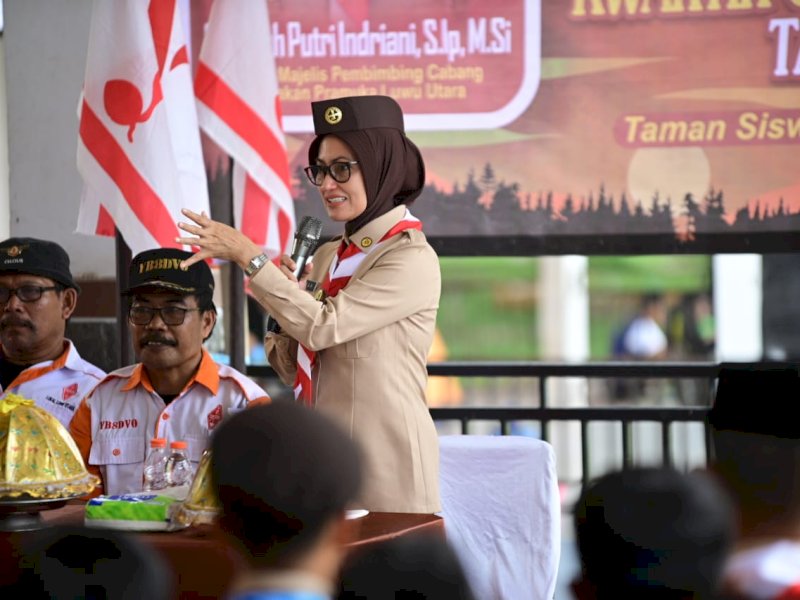 Indah Putri Indriani membuka kegiatan JOTA Ke-87 dan JOTI Ke-45 di Lapangan Taman Siswa Masamba (Ist)