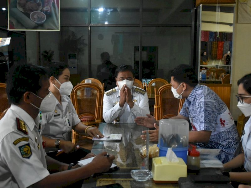 Ombas saat menerima Kunjungan BPJS Kesehatan Cabang Makale.
