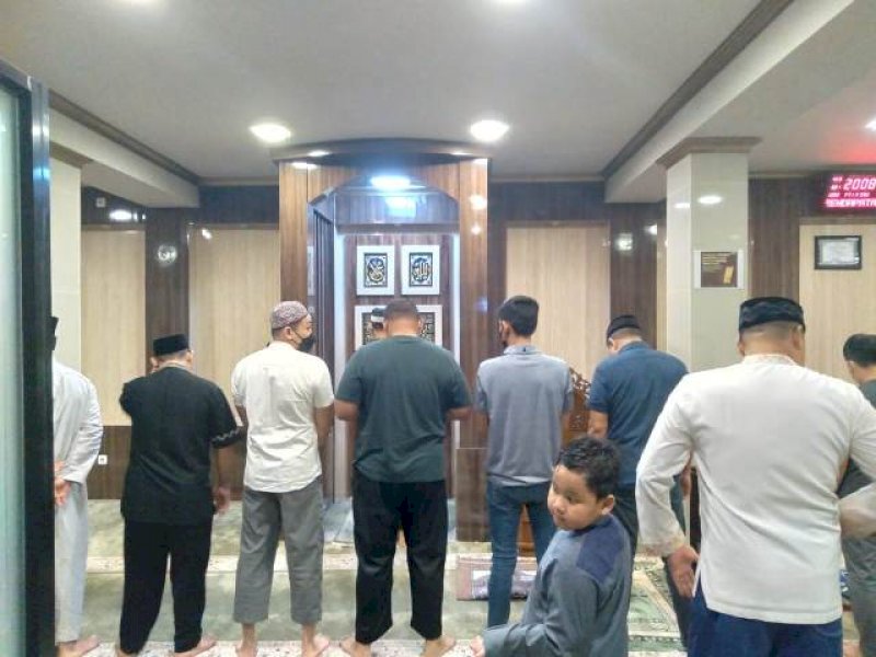 Undang Warga Sekitar, Bapenda Sulsel Gelar Tarawih Tiap Malam