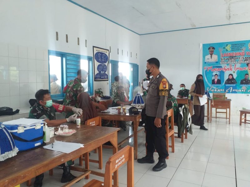 Vaksinasi massal yang digelar Polres Takalar. (Foto: Ist)