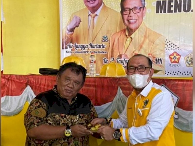 Plt Ketua Golkar Bulukumba, Nirwan Arifuddin bersama Sekretaris Golkar Bulukumba, Arkam Bohari.