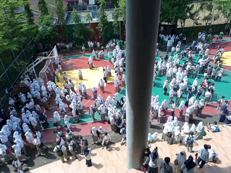 Simulasi kebakaran Sekolah Islam Athirah Makassar (Ist)