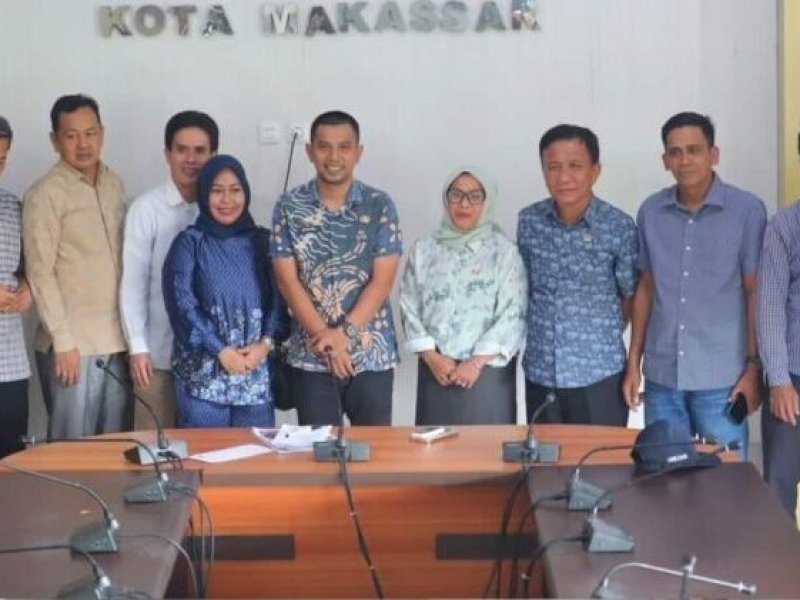 Syahril Kabag humas dan protokol DPRD Kota Makassar, menerima kunjungan komisi III DPRD Polman,  Kamis (07/03/2024)