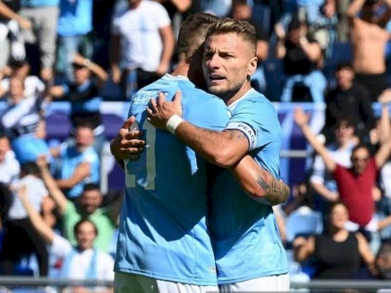 Pemain Lazio merayakan gol ke gawang Spezia. (int)