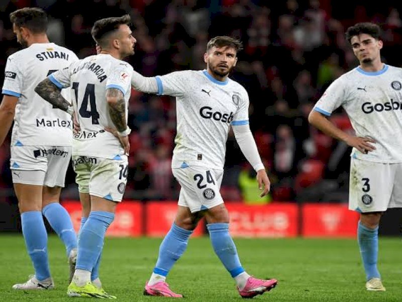 Pemain Girona tertunduk usai dikalahkan Athletic Bilbao. (int) 