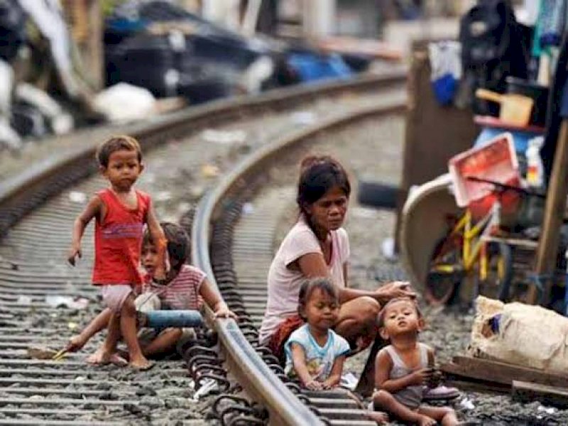 Angka kemiskinan di RI naik hampir 4 juta orang dalam setahun terakhir. (int)